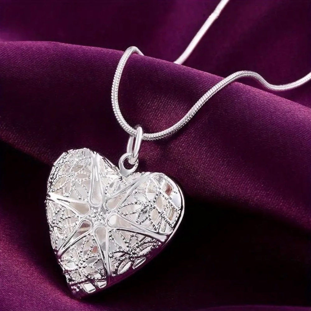 Elegant Silver Heart Pendant Necklace